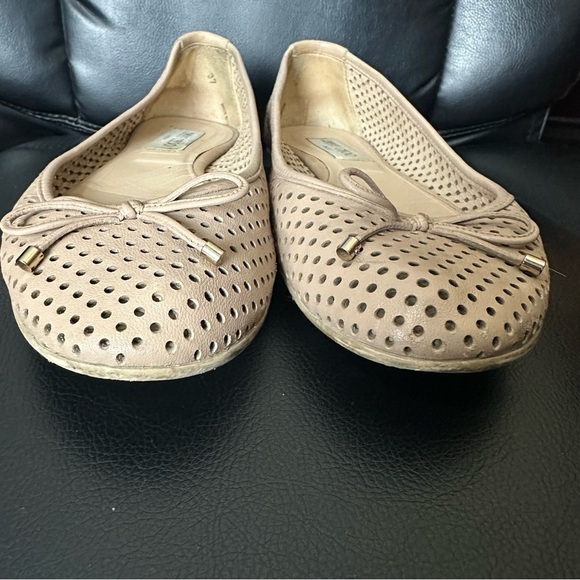 Jimmy Choo Perferated Neutral Flat Size 37 - Picture 3 of 8